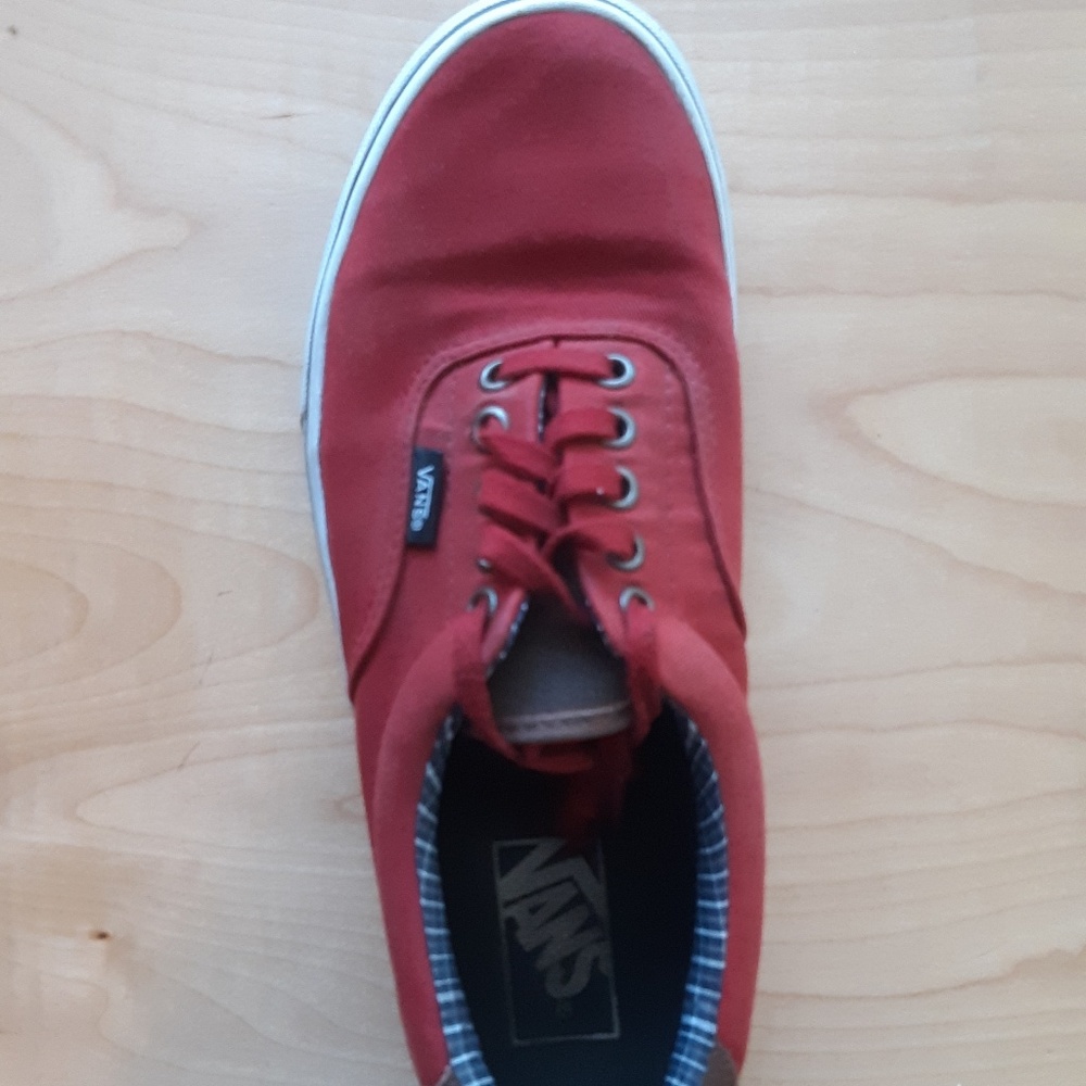 Red Van's - Picture 2 of 4